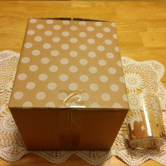 Sugar & Cloth 8 pc Gold Cacti plastic cups - Picture 4 of 7